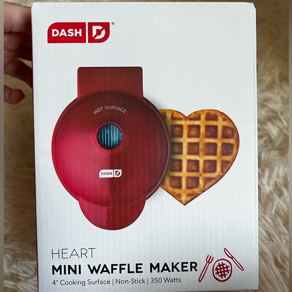 BRAND NEW - Dash heart mini waffle maker